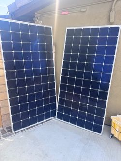 550 W and 390 W solar panels