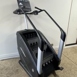  Life Fitness Discover SE Powermill Climber Stairmaster with LED Screen