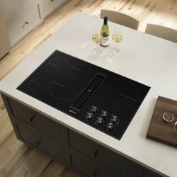 🔥 JennAir 36” Electric Cooktop with Built-In Downdraft Ventilation – OPEN BOX DEAL 🔥  Upgrade your kitchen with this premium JennAir 36-inch electri