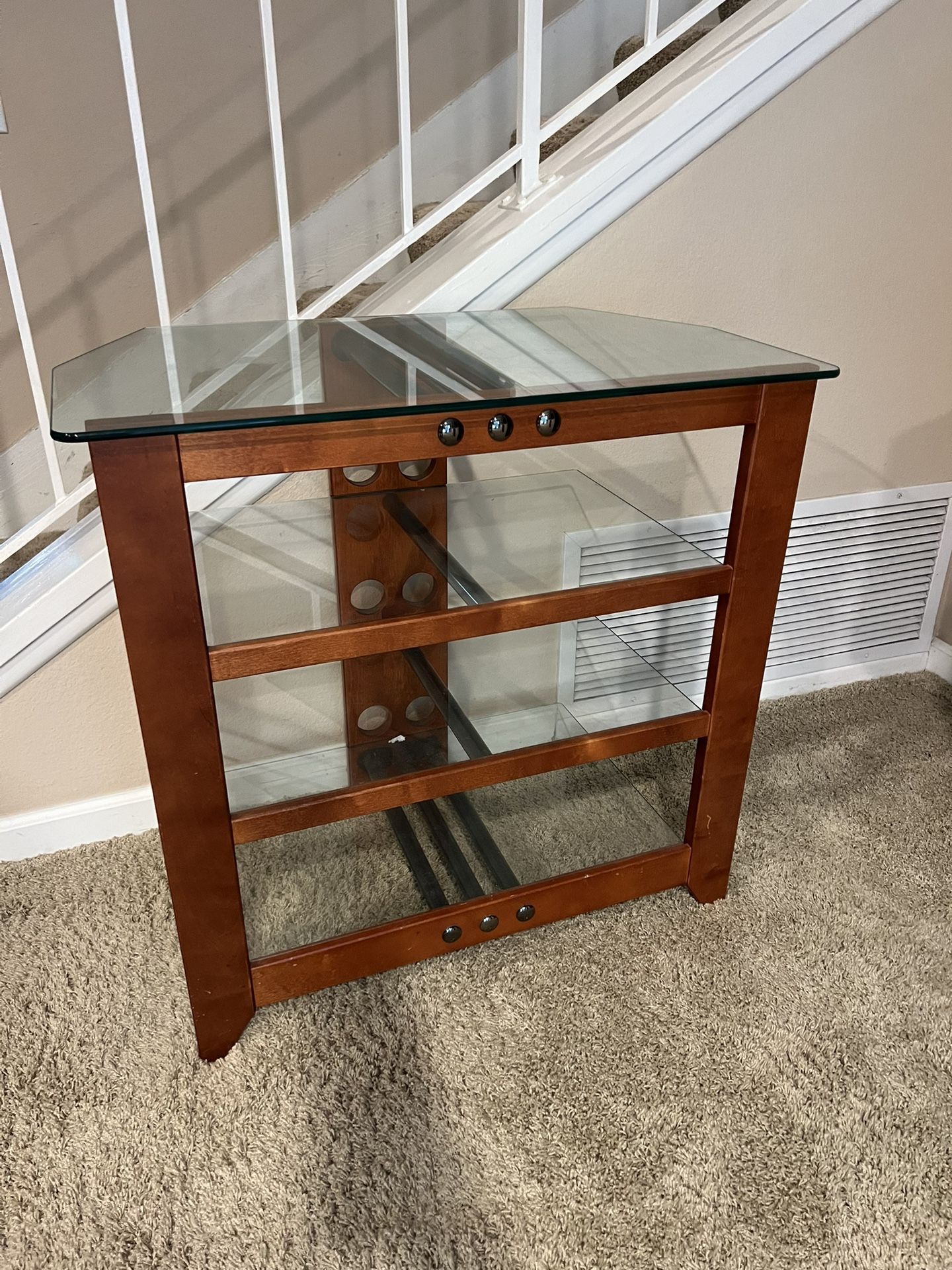 Entertainment Stand With 4 Shelves In Excellent Condition