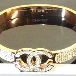 Dazzling Rose Gold Color Rhinestone Covered Bracelet