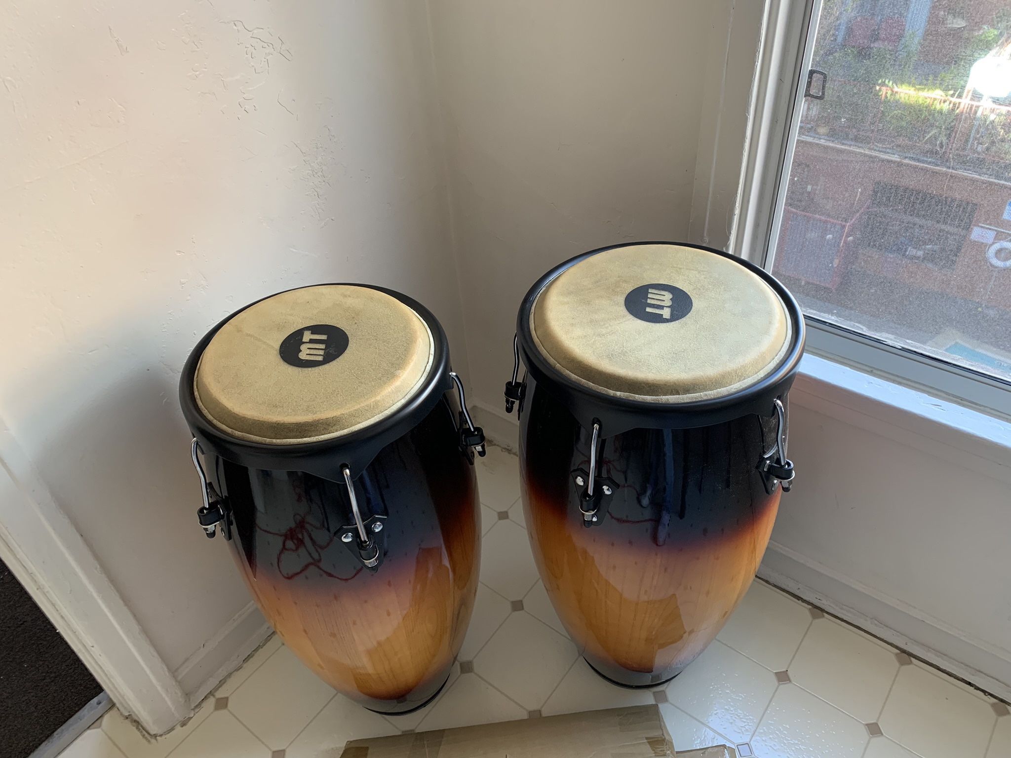 Congas Casi Nuevas