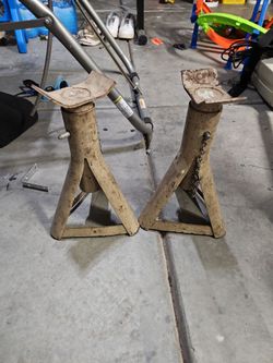 Jack stands