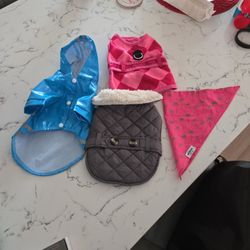 DOG CLOTHES AND BANDANA SZ SMALL SEE DESCRIPTION 