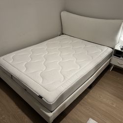 ZINUS Queen Size 10 Inch Cloud Memory Foam Mattress($330->$100)
