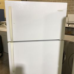 Frigidaire Refrigerator Top Freezer White 