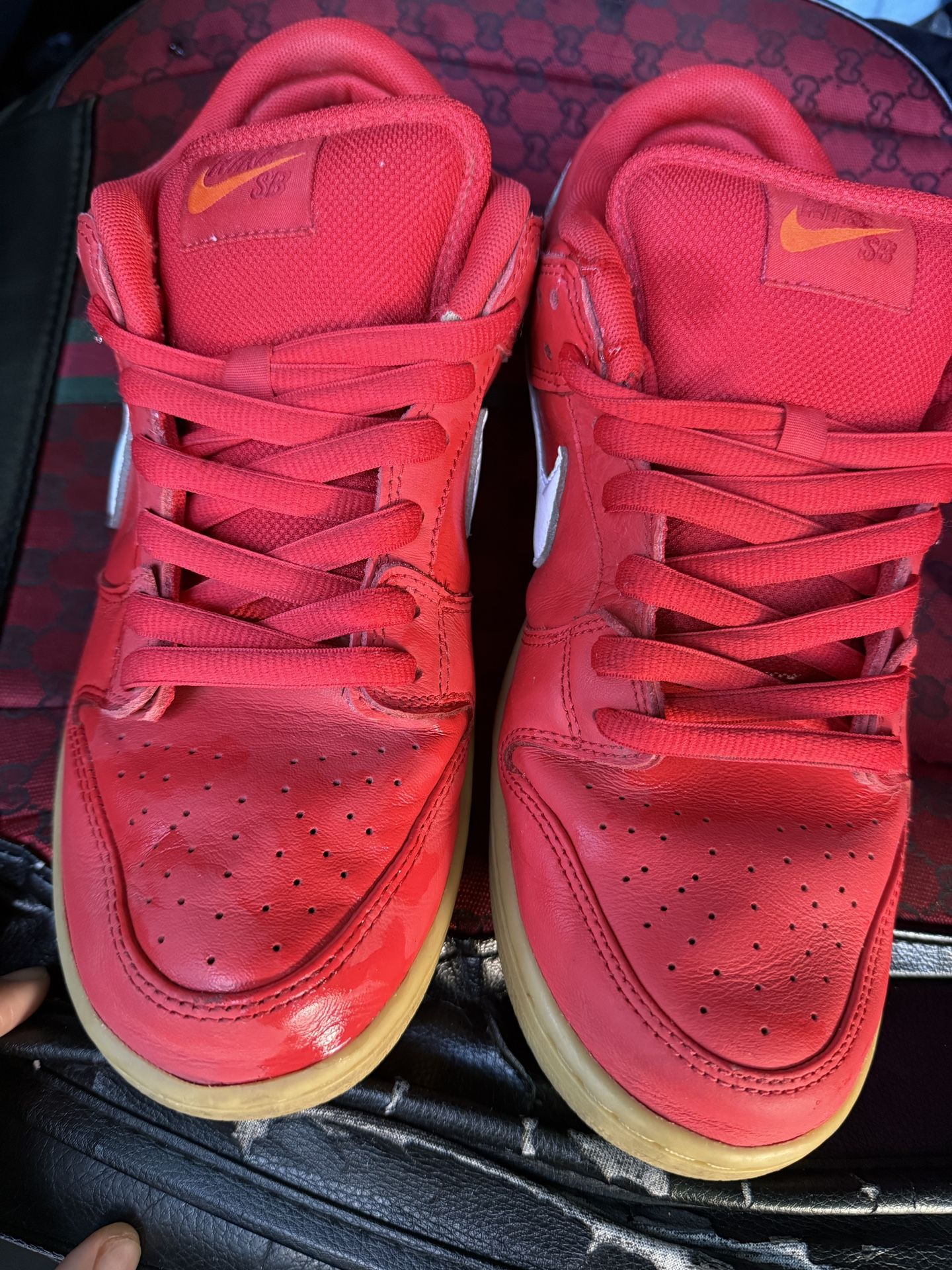 SB DUNK RED SIZE 10 Very Good Condition
