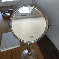 10x magnifies mirror