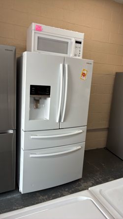Like new Samsung refrigerator