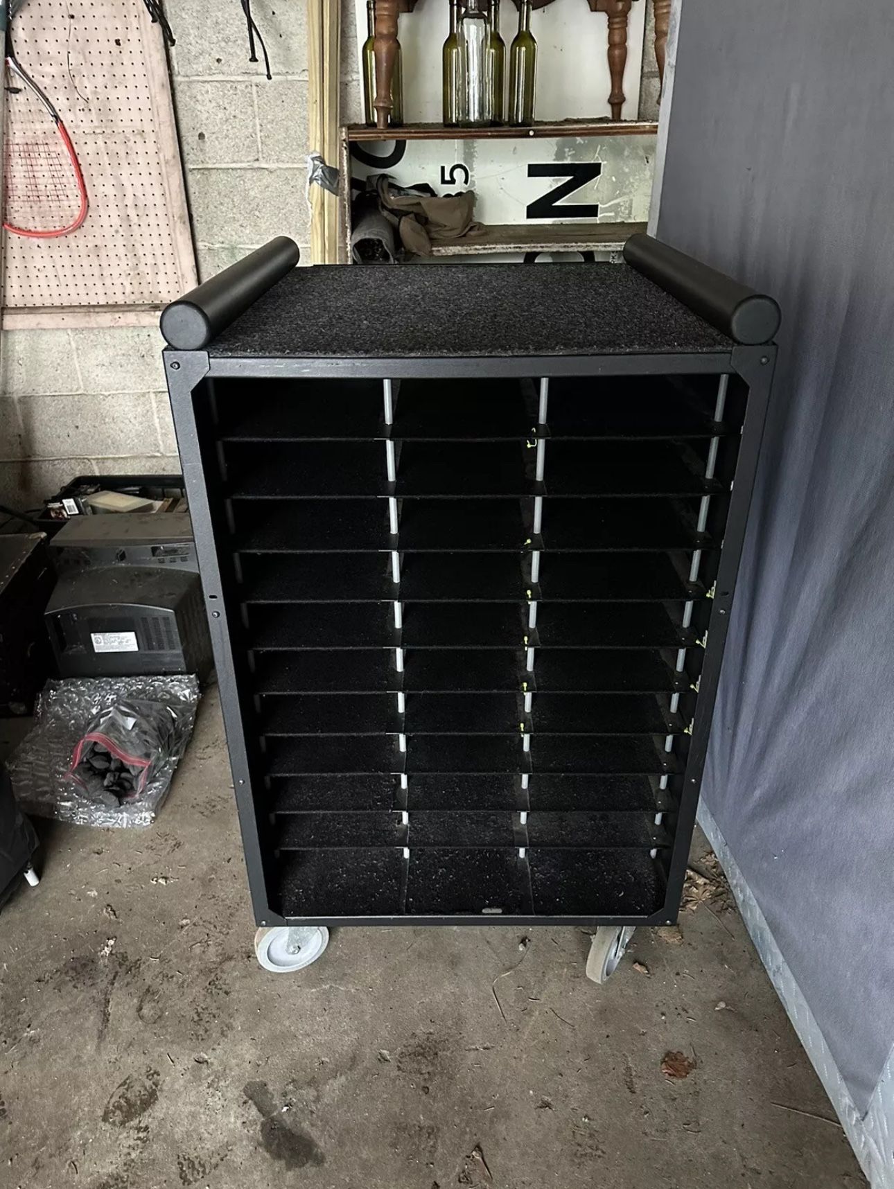 EarthWalk Mobile Lab Solutions Charging Cart - no key (*)