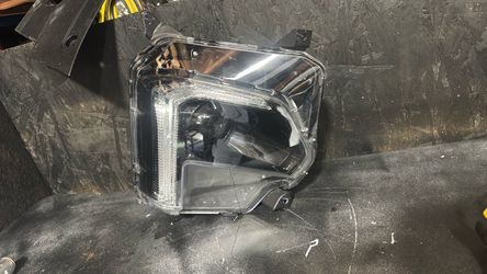 2021 2025 Chevy Traverse passenger side headlight