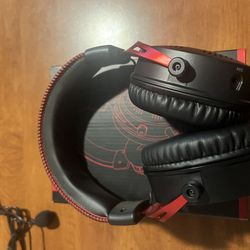 Wireless gaming headset 