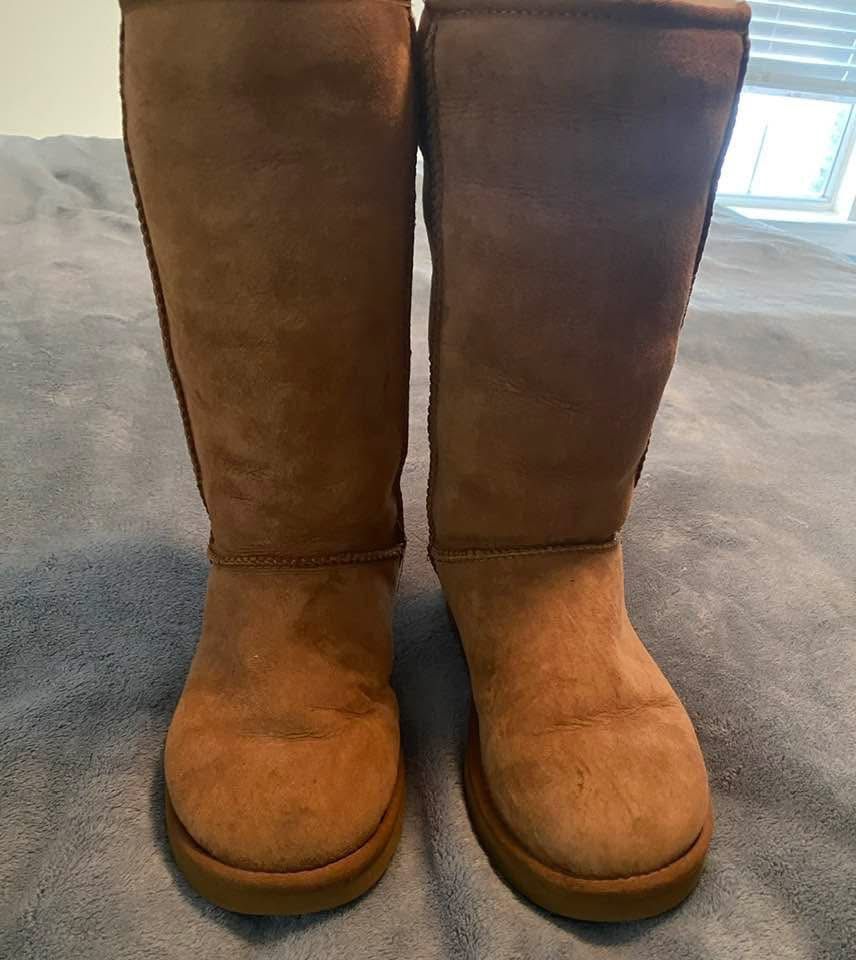 UGG Classic Tall Il Boot in Chestnut Suede Sheepskin Women's Size 8