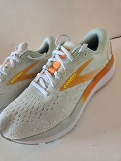 Brooks Ghost Women's Size 8B Shoes