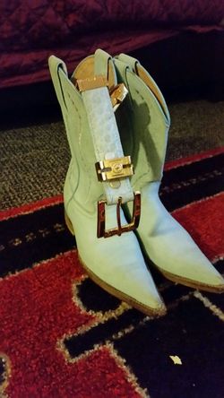 Cowgirls boots size 6