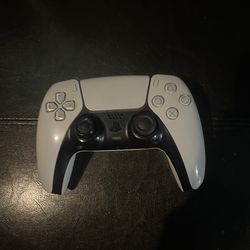 PlayStation 5 controller