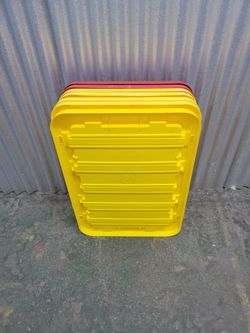 Lids for bins/totes