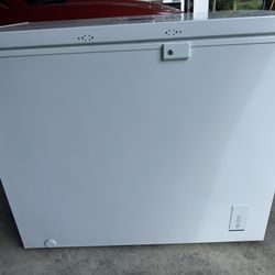 New Vissani 8.8 cu. Ft. Smart Convertible Chest Freezer/ Refrigerator. New. Must Pickup