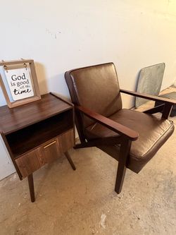 Brown accent chair with side table