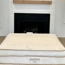 Saatva Classic Mattress, Luxury Firm, 11.5", Queen, Like New, Perfect Condition