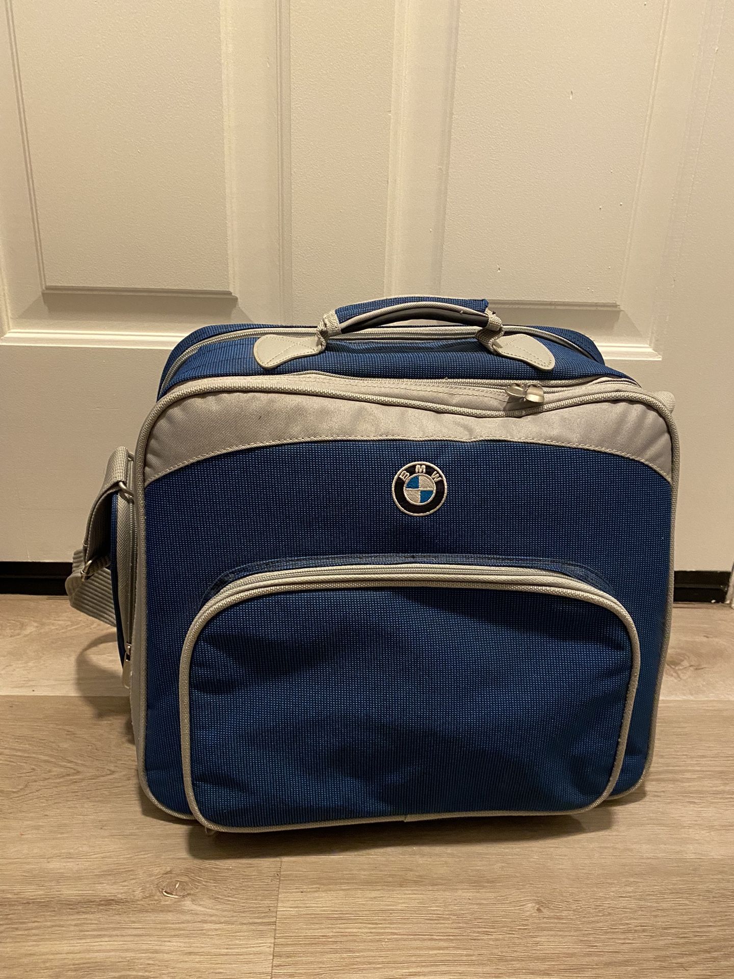 BMW Picnic Set With Carrying Case, Insulated Bag RARE - Complete Set