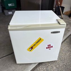 Mini Fridge 
