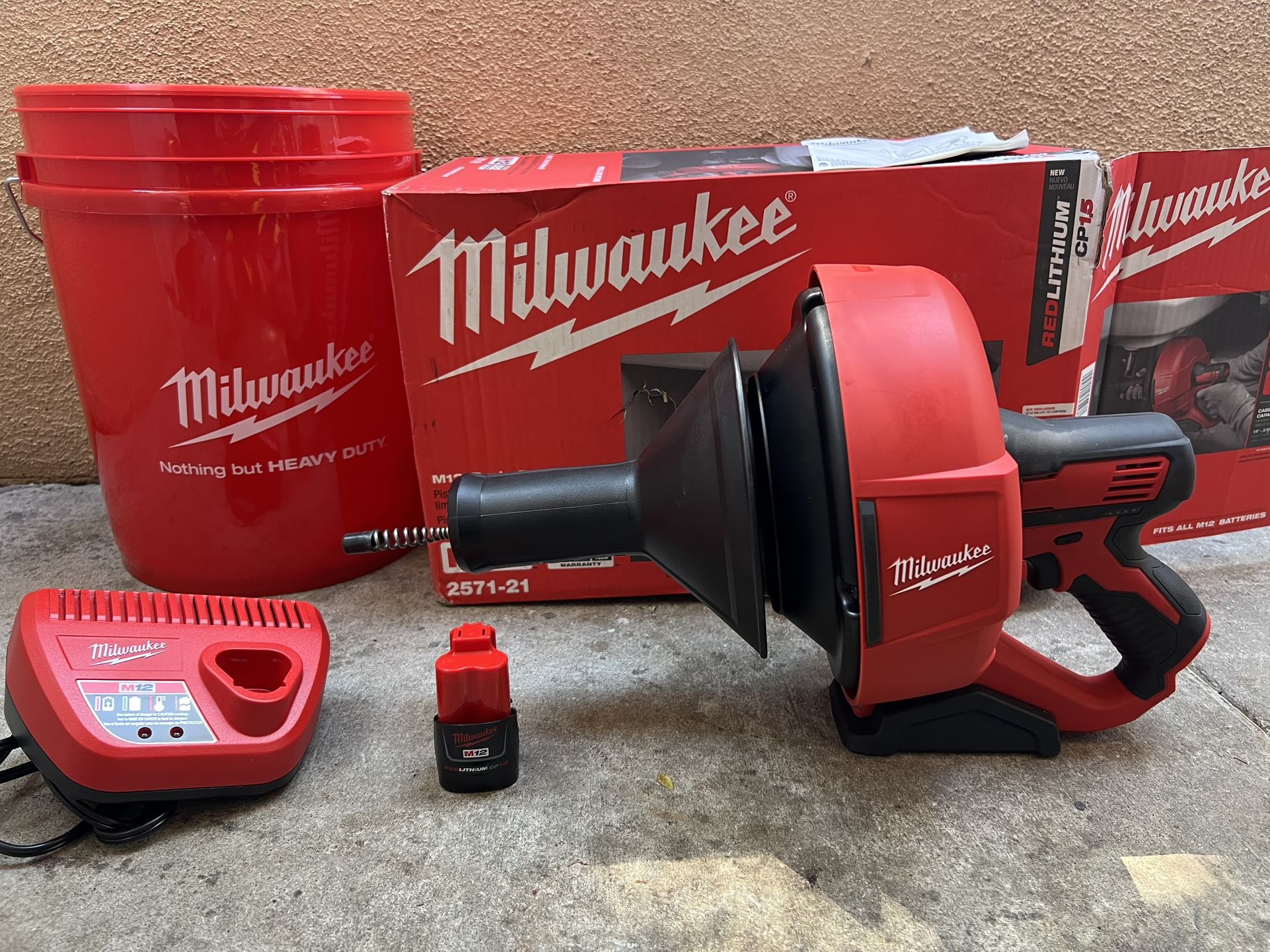 Milwaukee M12 12-V Lithium-lon Cordless Drain Snake Auger W/ (1) 1.5Ah Battery, 5/16 in. x 25 ft. Cable, Charger, & 5 Gal. Bucket