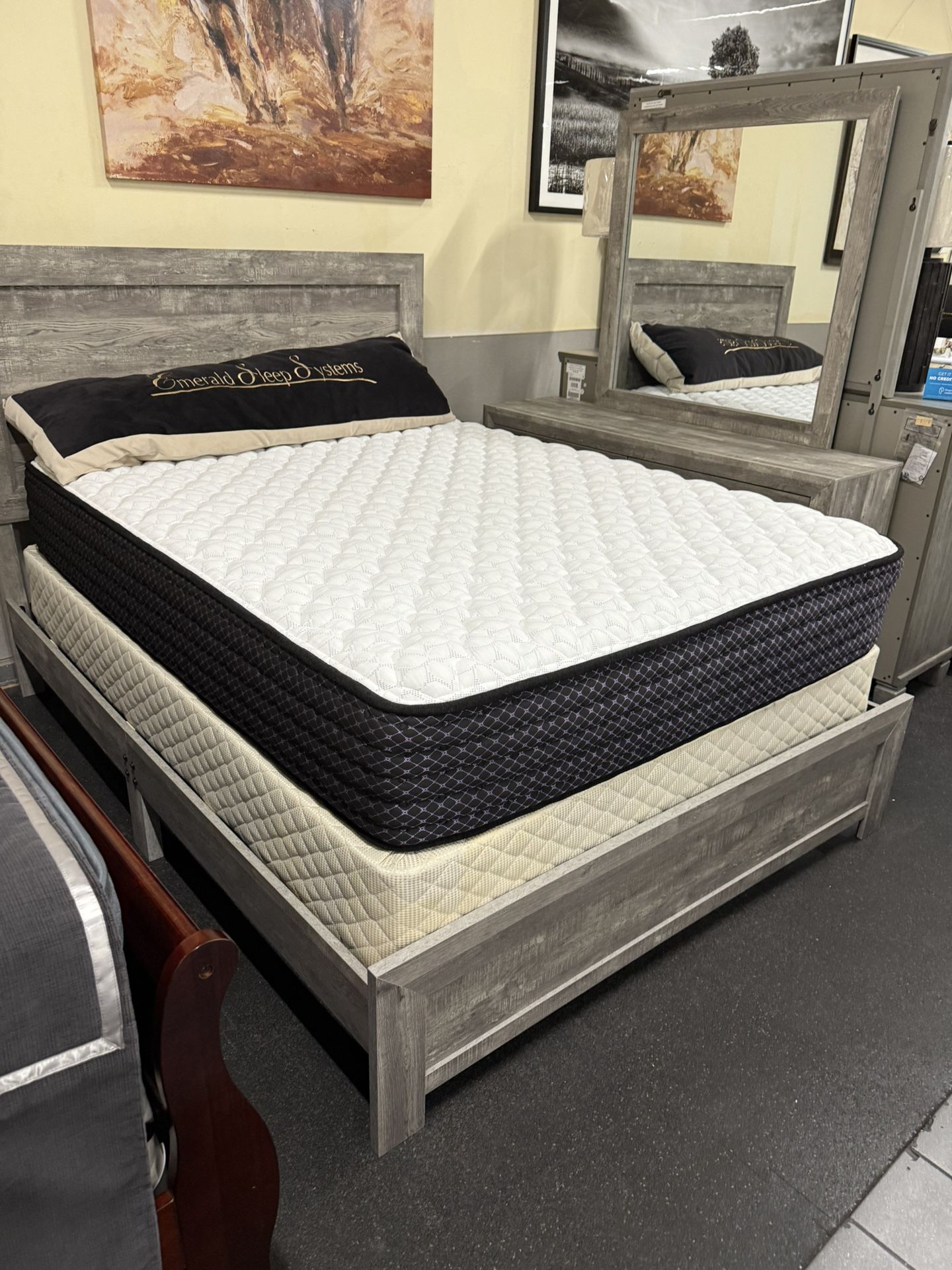 Queen Bed Room Set( Queen Bed Frame, Dresser, Mirror, 1 Night Stand On