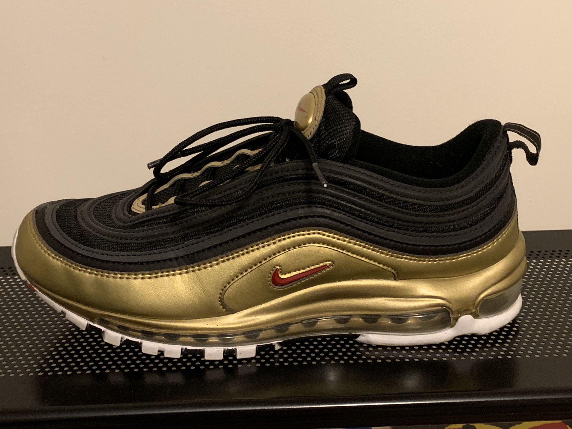 Nike Air Max 97 QS Metallic Gold Red Black Shoes Men's Size 10