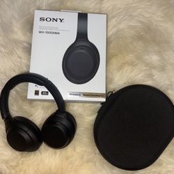 Black Sony XM4