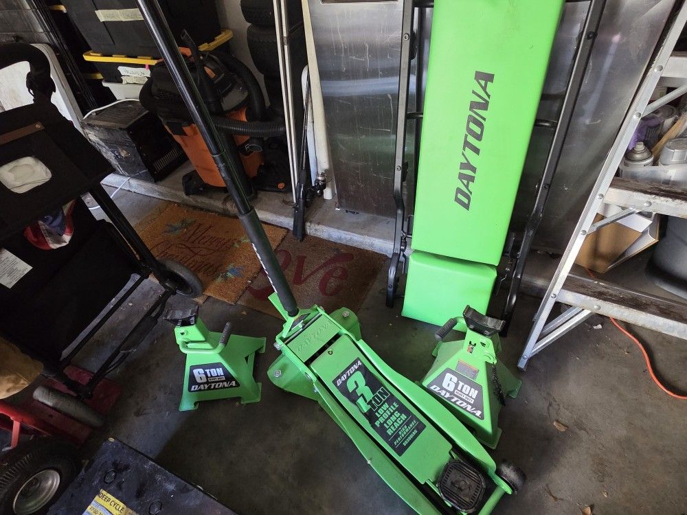 Daytona Jack, Stands And Creeper