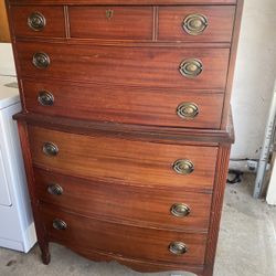 Mahogany Chester Drawer, Dresser And Poster Bed Set With Spindles 