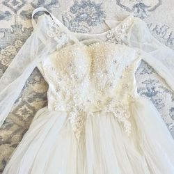 NEW High Quality Beautiful Wedding Dress With Lace Ribbon