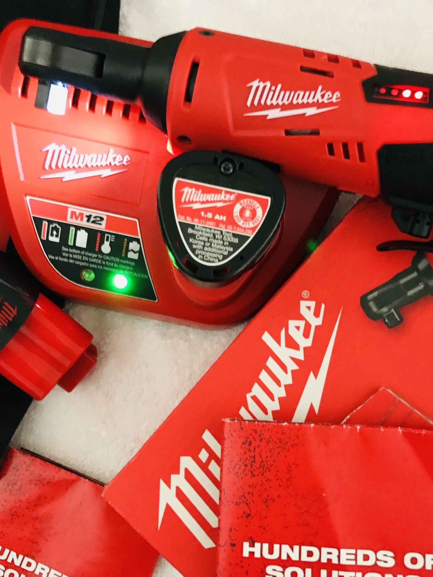New Milwaukee M12 3/8” RATCHET Kit 2-1.5 RED LITHIUM BATTERIES -Charger-Soft Bag $155