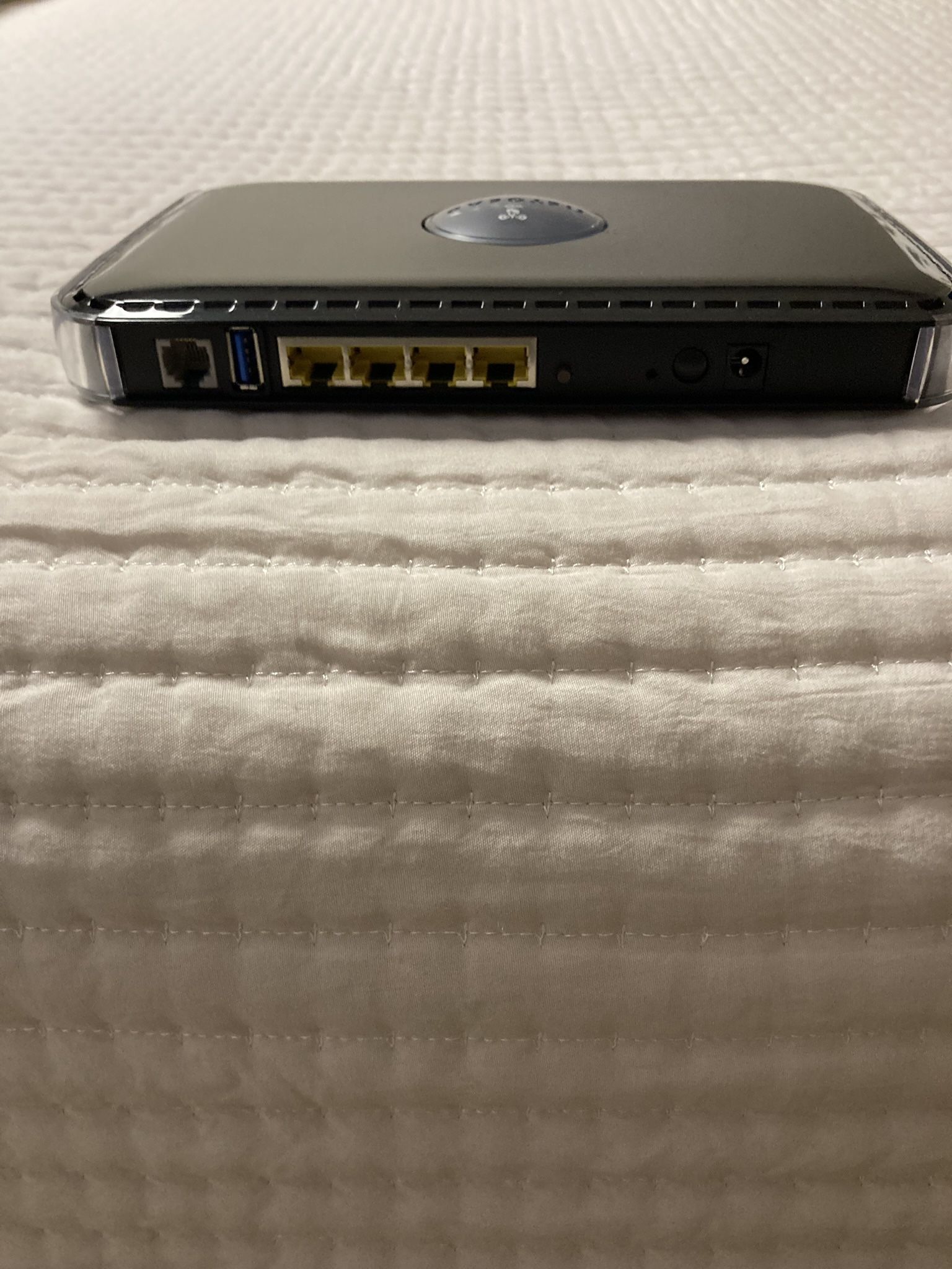 Netgear Rangemax Wireless-N Gigabit Modem Router