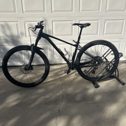 Giant Fathom 29-1 Hardtail MTB Medium - $900