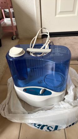 Two humidifiers for sale $10，$5