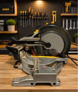 DeWalt saw