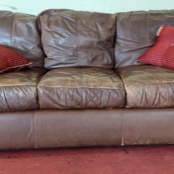 Australian leather good condition no rips or tears re comfortable can deliver Oklahoma City area $30