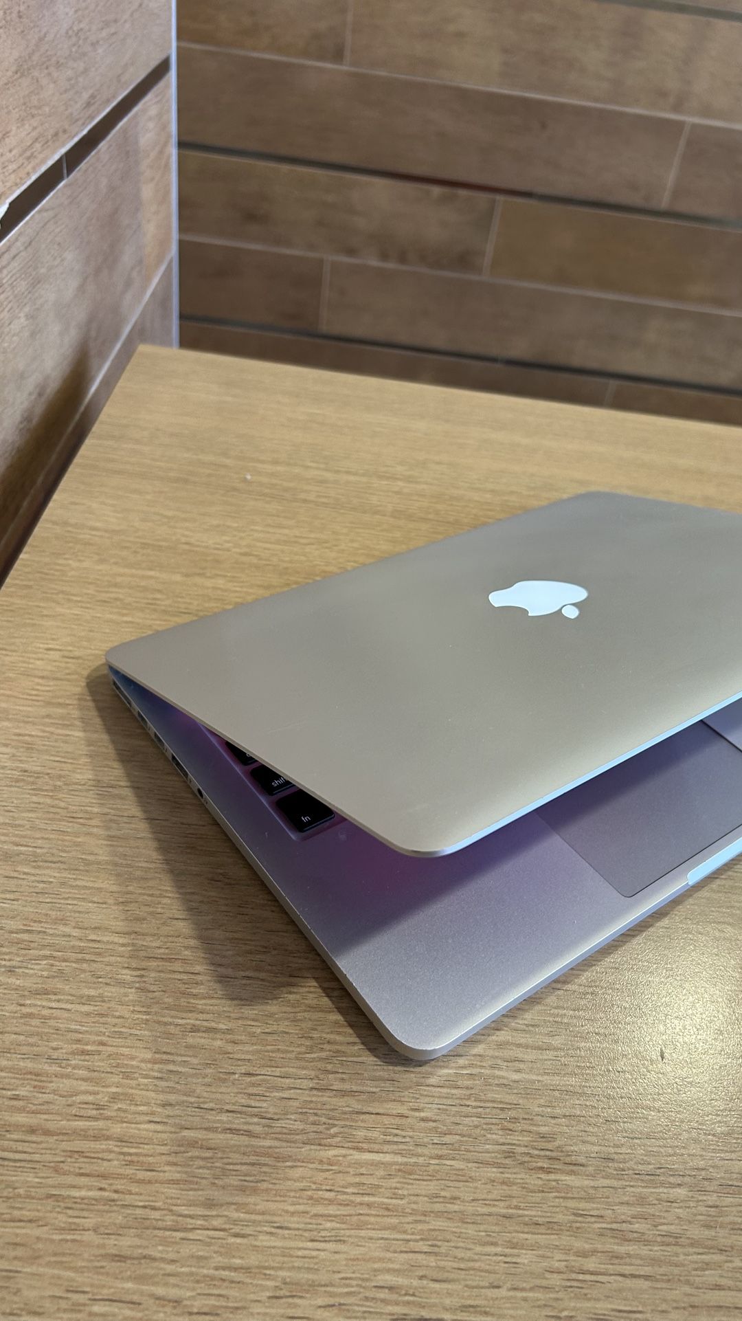 Apple MacBook Pro 13” Retina I5/8GB/255GB SSD $195
