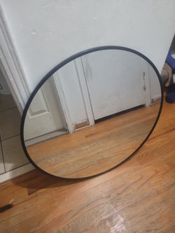 Big sircle mirror 🪞 almost new and very beautiful and strong