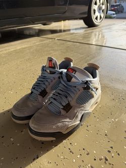 Jordan 4 UNC - Size 9.5