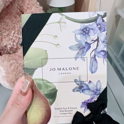 Brand new with box  Never used !  Special gift box set  All full size 30ML each total 60ML  MSRP:$170+tax  Discover English Pear & Freesia, a best-sel