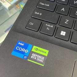 Asus Creator Laptop Q530V - i7-13620H - RTX 3050 - OLED