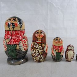 Russian Traditional Cultural Family Hand Painted Nesting Dolls 5 Pcs.
