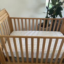 Baby Crib Like New W/Mattress