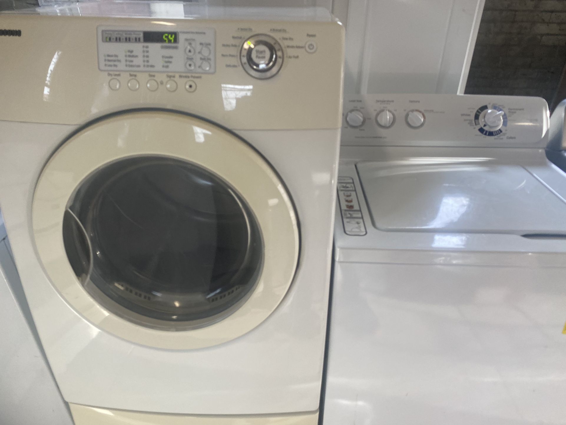 Very nice washer and gas dryer Excellent condition Delivery available