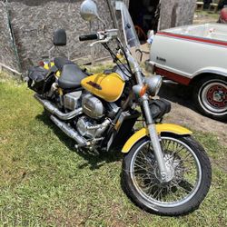 2003 HONDA SHADOW SPIRIT VT750 ONLY 6k MILES