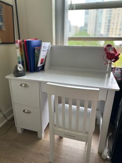 Kidkraft wooden study table chair