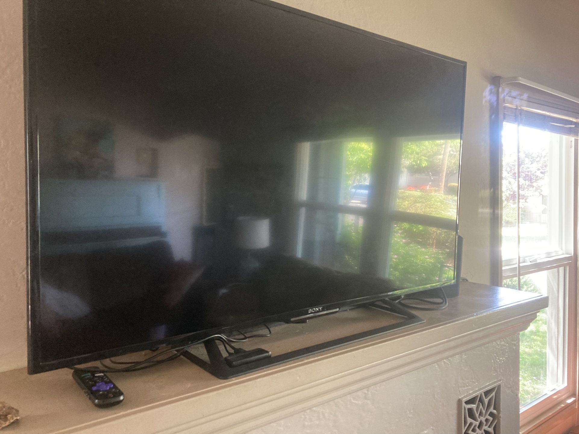 42 Inch Sony Flatscreen With Roku And Remote